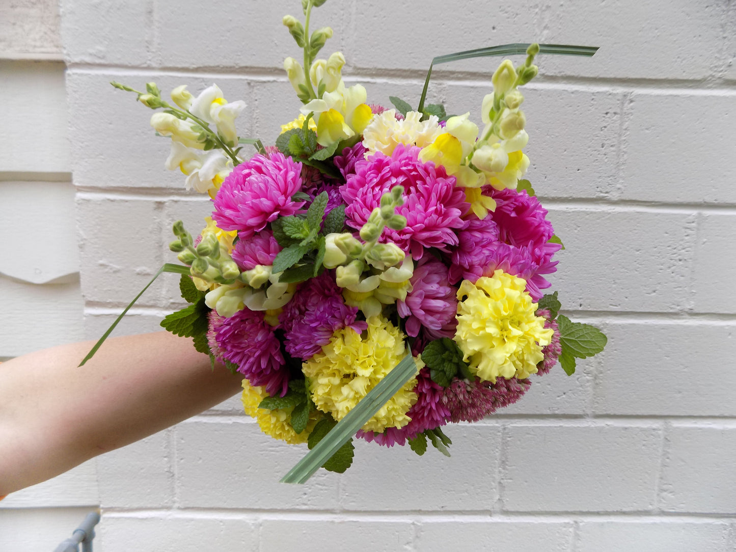 Wedding product: posies, corsages, boutonnieres